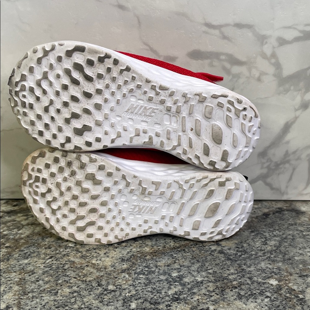 REVOLUTION 6 PS 'UNIVERSITY RED Size 9.5 - Picture 5 of 6